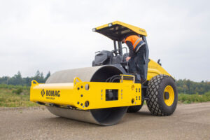 OMAG BW 211 D-40 Single Drum Roller available withSmooth or Pad Foot Drum(Open Station or Cab)